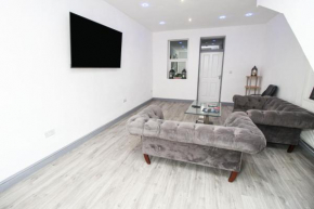 Remarkable 4-Bed House in Bradford